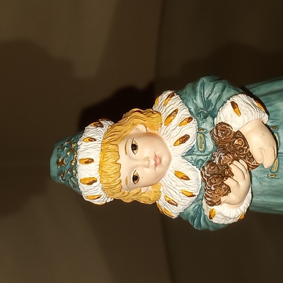 VTG- Winter Days  The Heirloom Tradition Figurine - Picture 6 of 11